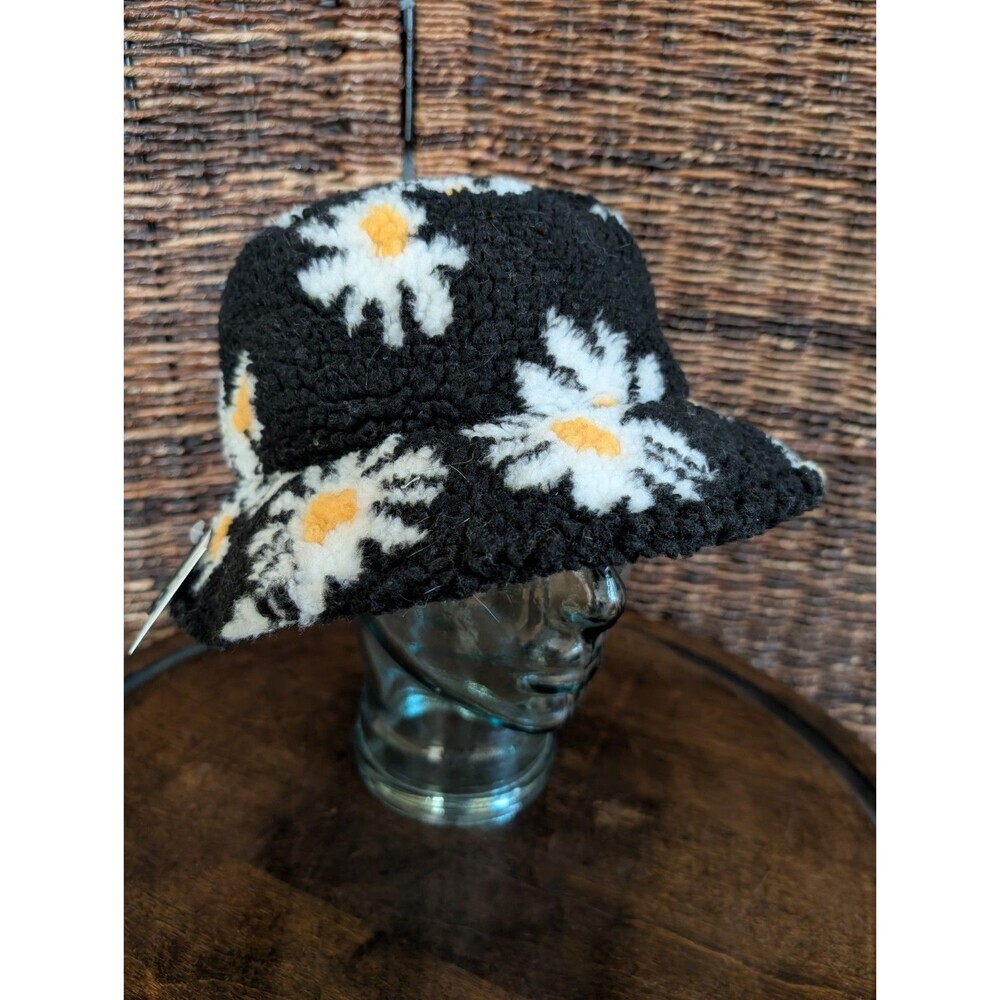 NWT Y2K Sherpa Fleece Daisy Bucket Hat Womens OS Floral 90s Fairy Grunge Hip Hop